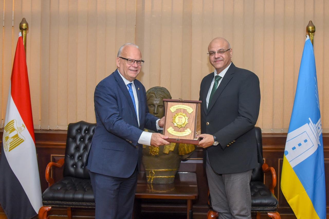 محافظ الإسكندرية يستقبل سفير السويد بالقاهرة لبحث تعزيز التعاون في النقل الحضري وإدارة المخلفات والتعليم