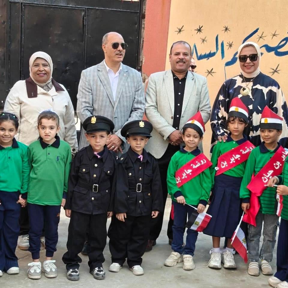 عربي أبوزيد يتابع انتظام الدراسة بمدارس العامرية بمجمع جابر بن حيان الرسمية لغات