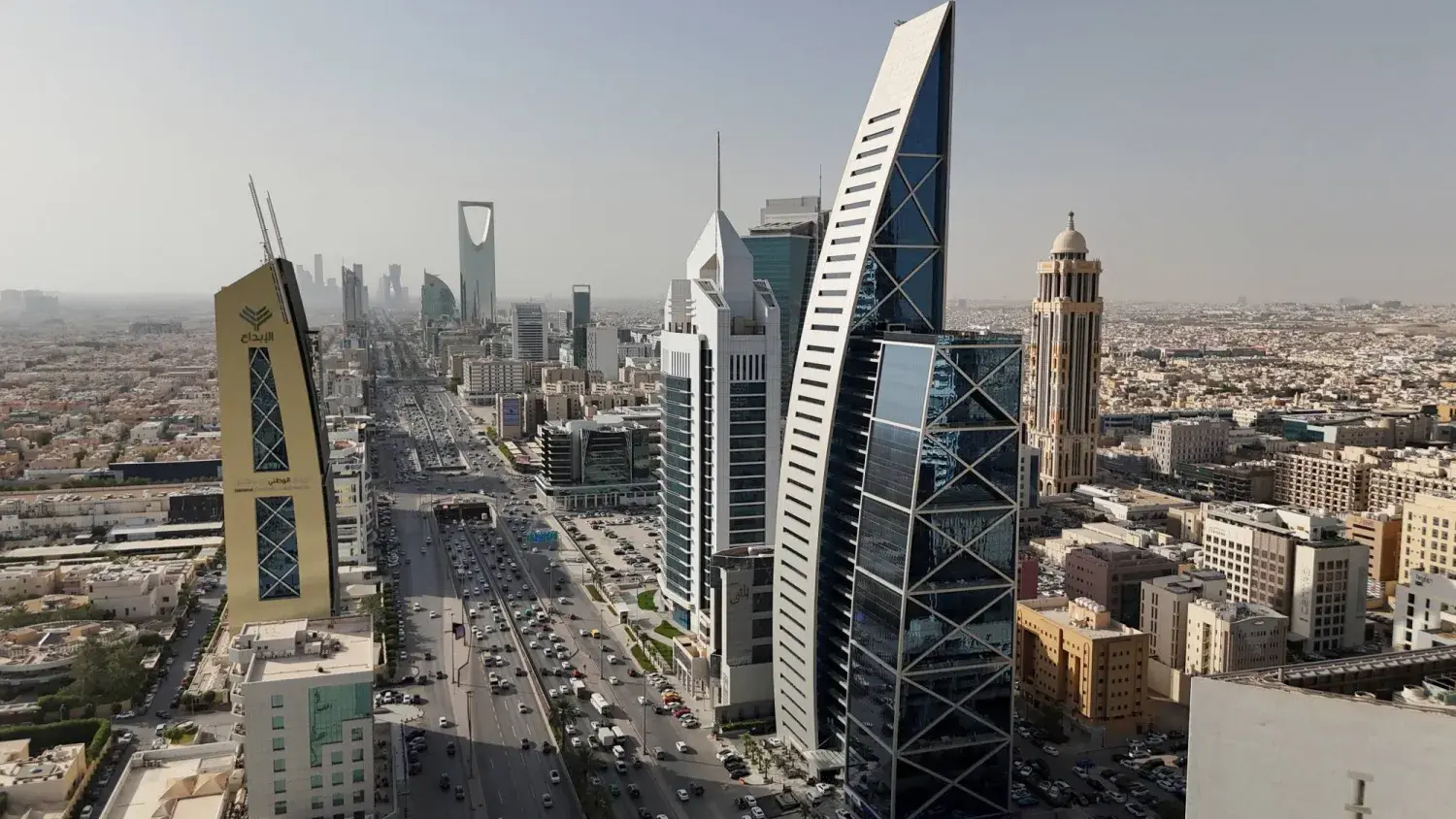 12 قتيلاً و309 مصابين في هجوم مطار الرياض.. والتحالف يتوعد بالرد
