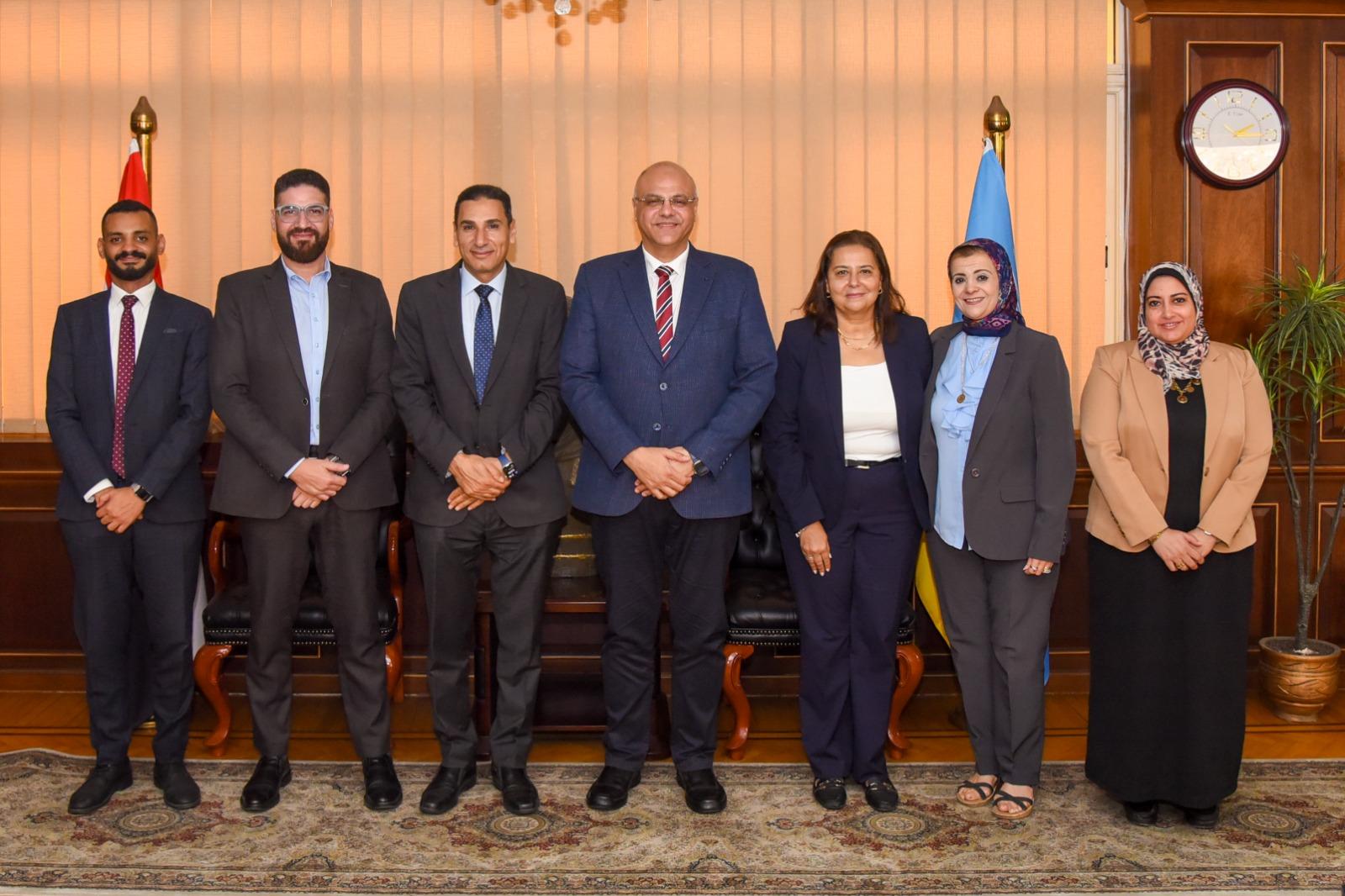 محافظ الإسكندرية يبحث مع الجهاز القومي لتنظيم الاتصالات تعزيز الوعي بالأمن السيبراني.. وحماية الأطفال من مخاطر الإنترنت