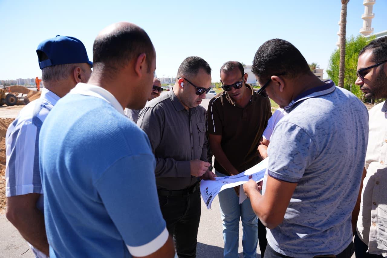 رئيس جهاز العلمين الجديدة يتابع بدء تنفيذ أعمال نفق طريق C3 المتقاطع مع الطريق الدولي الساحلي لربط المنطقه الشاطئيه بالجنوبيه