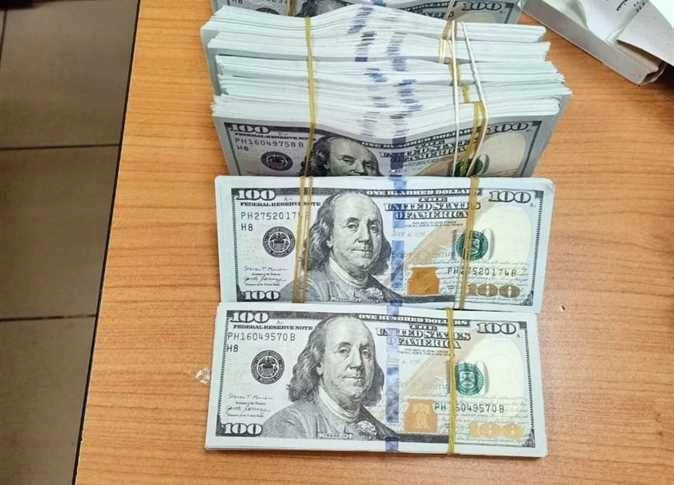 ضبط قضايا اتجار في العملة بقيمة 6 ملايين جنيه خلال 24 ساعة