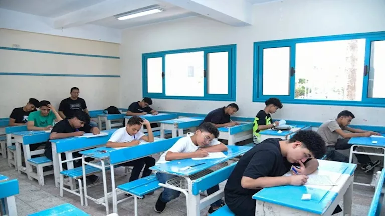 طلاب الثانوية العامة يؤدون امتحان اللغة الأجنبية الثانية غدًا