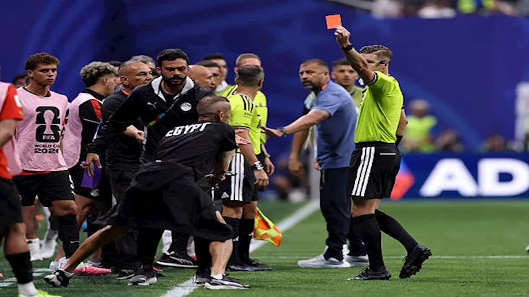 هل يتم استبعاد حكم مباراة مصر والأرجنتين من كأس العالم؟
