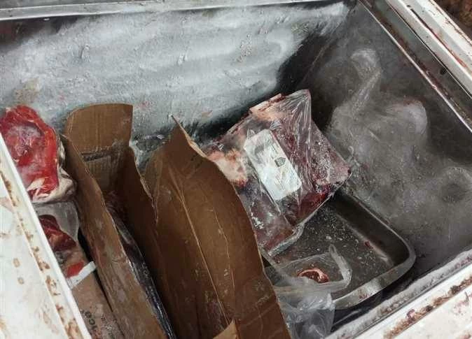 ضبط 26 طن مواد غذائية غير صالحة للاستهلاك الآدمي في حملات رقابية بالشرقية