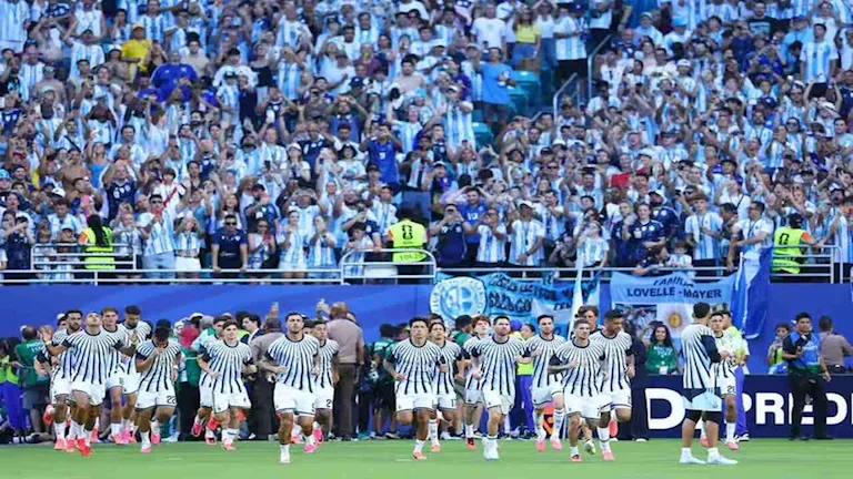 العواصف تربك بعثة الأرجنتين قبل مواجهة مصر بكأس العالم.. ما القصة؟