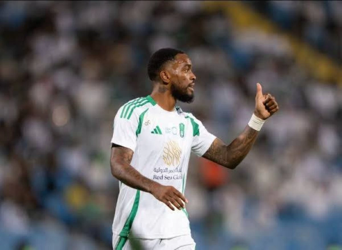 نجم أهلي جدة يدخل حسابات مانشستر يونايتد