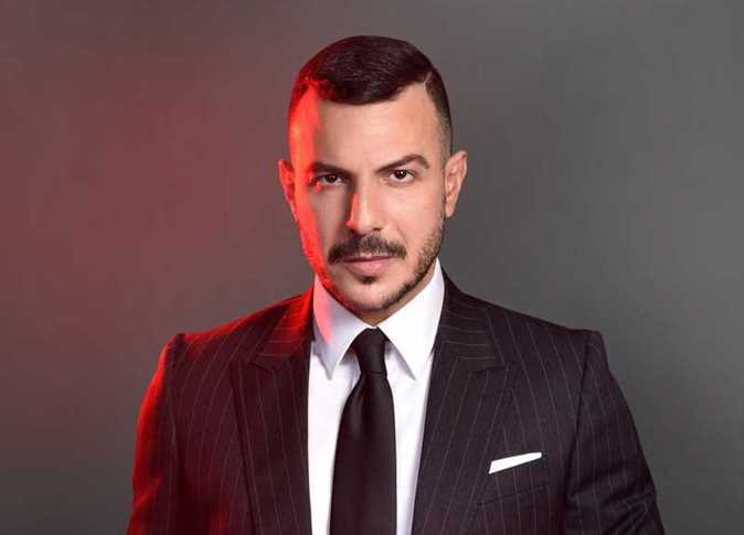 باسل خياط: آخذ رأي زوجتي في كل شيء.. ولم تشاهد مسلسل الثمن لهذا السبب (فيديو)