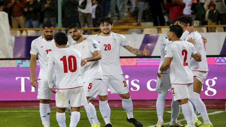 بعد تعادله مع مصر.. منتخب إيران يترك رسالة مكتوبة في غرفة الملابس |تفاصيل