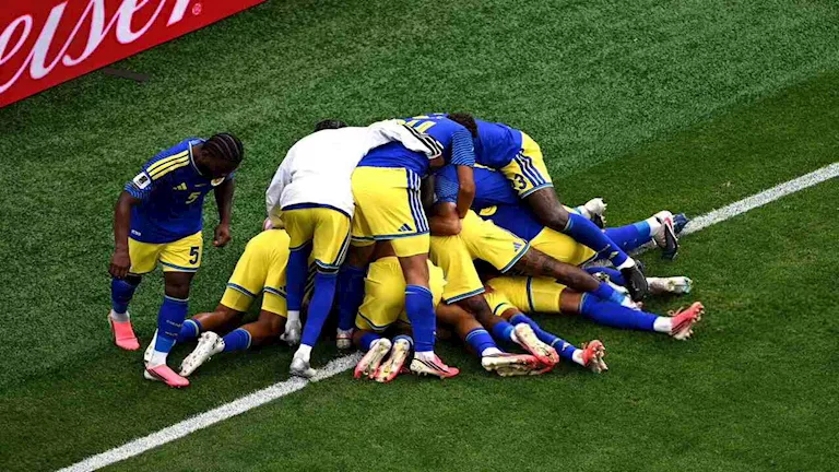 وداع بالدموع ومدرب عاد من الاعتزال.. كيف خطف منتخب كوراساو قلوب العالم في أول مونديال؟