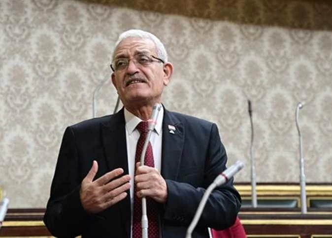 نائب ينتقد «التموين»: أصبحت وزارة مخابز ورغيف عيش فقط.. والعدادات الكودية ظلم بيّن