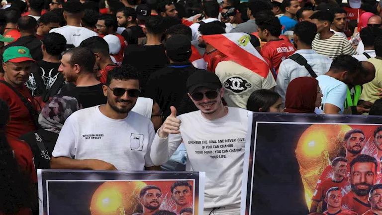 فلسطين ومصطفى محمد.. لافتات جماهيرية تستقبل بعثة منتخب مصر