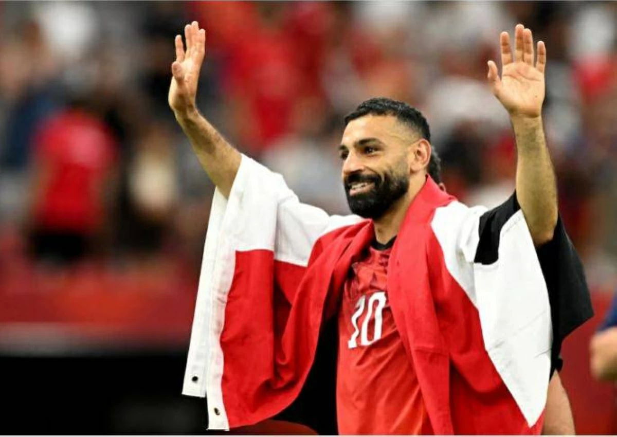 «أكثر من 3 مليار جنيه».. مدحت شلبي يكشف مفاجأة عن عرض الهلال لضم صلاح