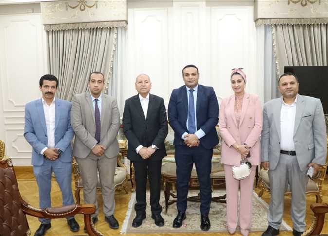 محافظ القاهرة.. يستقبل وفد «حياة كريمة» بالديوان العام