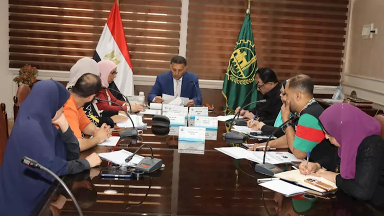 محافظ القليوبية يوجه بتكثيف فحص طلبات تقنين الأراضي وحملات لتوعية واضعي اليد