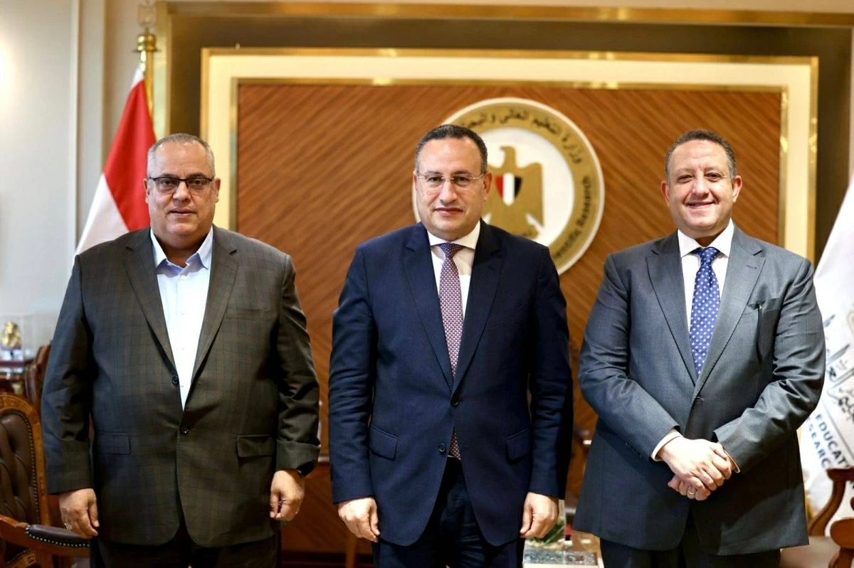 خلال اجتماعه مع الوزير.. نقيب المهندسين يثنى على توجه «التعليم العالي» لتقليل الملتحقين بالهندسة