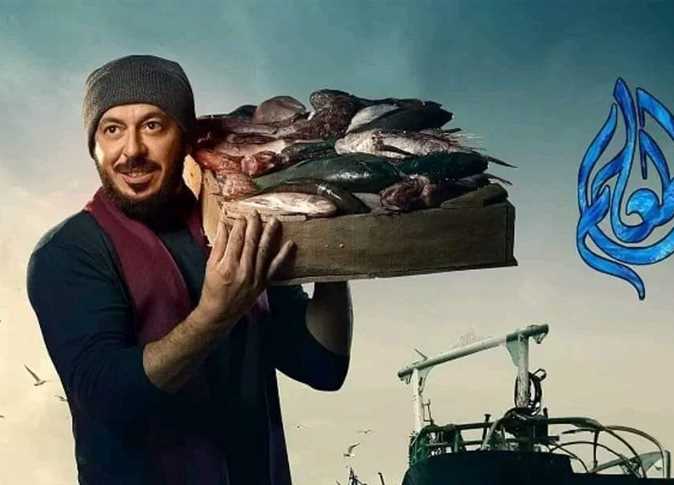 هل استعان مصطفى شعبان بسمك حقيقي لتصوير «المعلم» ؟.. المنتج يُجيب