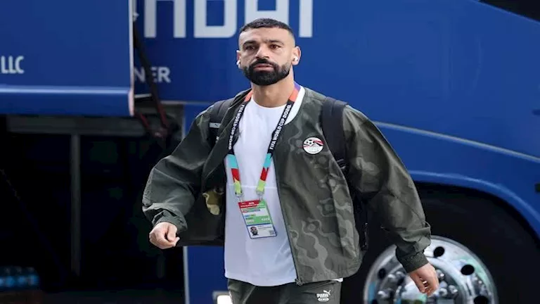 ماذا حدث في 30 يوما بمفاوضات انتقال محمد صلاح إلى نادي جديد؟