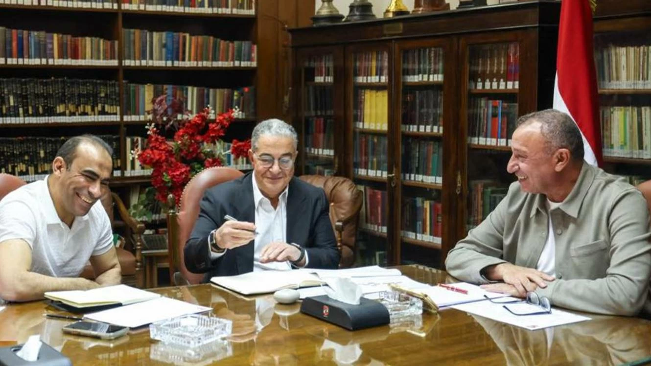 «هل يرحل؟».. ياسين منصور يرفض مقابلة نجم الأهلي (تفاصيل)