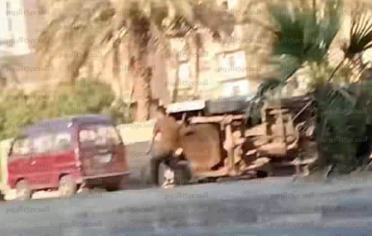 التفاصيل الكاملة لحادث انقلاب ميكروباص الحوامدية.. مصرع شخص وإصابة الركاب أمام وحدة المرور