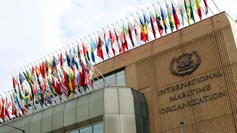 الأمم المتحدة تطلق خطة لإجلاء آلاف البحارة العالقين في مضيق هرمز