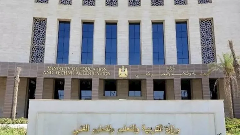 من يستمر ومن يخرج؟.. التعليم تفسر قواعد إنهاء خدمة المعلمين بعد سن التقاعد