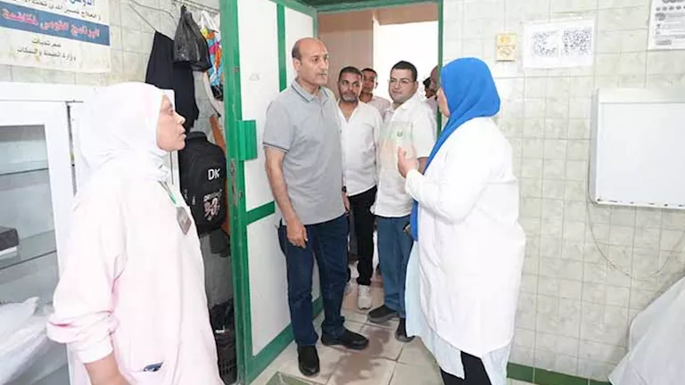 محافظ أسيوط يتفقد مستشفى صدفا ويؤكد دعم تطوير الخدمات الصحية 