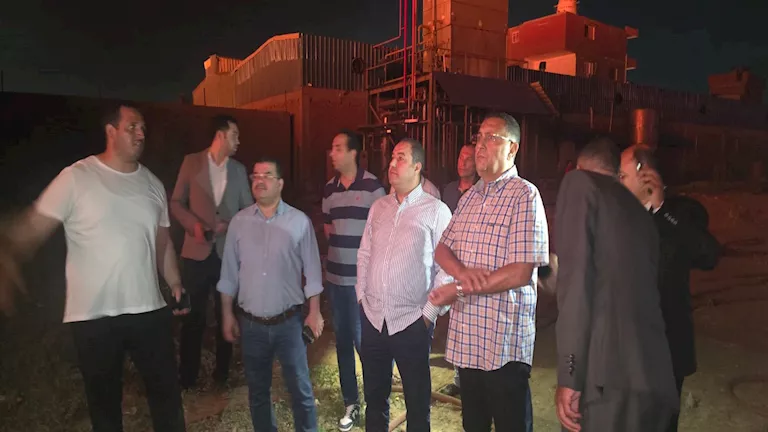 22 سيارة إسعاف وإطفاء و10 لودرات.. محافظ القليوبية يتابع ميدانيًا حريق الخانكة ويُوجه بدعم فرق الإطفاء- صور
