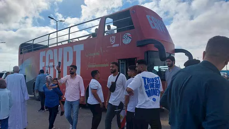 "هيلا هيلا هوه.. منتخبنا مفيش زيه".. مطار العلمين يشتعل بأهازيج الجماهير -فيديو 