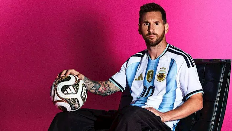 "ظهور ميسي ويامال".. الكشف عن الكرة الرسمية لمباريات نصف نهائي كأس العالم 2026
