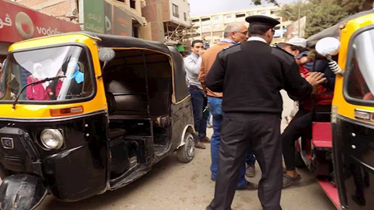 خطة للسيطرة على التوكتوك بالفيوم.. لافتات وتعريفة رسمية للركاب