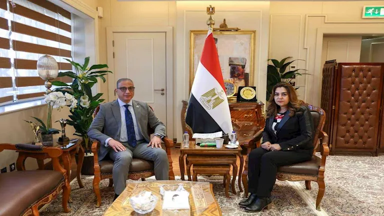 وزيرة التنمية تتابع مع محافظ الجيزة 800 مشروع و97% إنجاز بملف التصالح