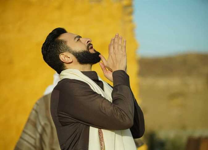 بعد تخلصه من الجن.. حمادة هلال يطرح أغنية «الليلة الليلة»  (تعرف على الكلمات)