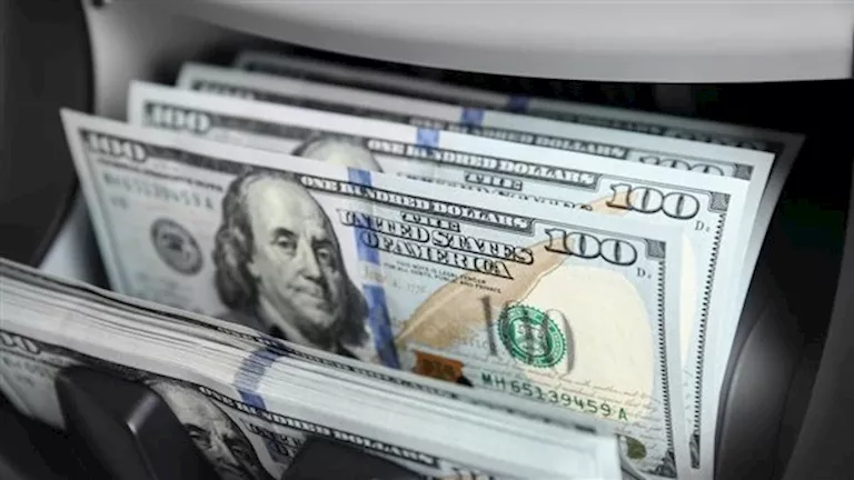 ارتفع في 3 بنوك.. سعر الدولار مقابل الجنيه ببداية تعاملات الاثنين 