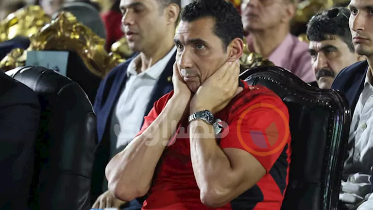 بالصور.. الحزن يخيم على وزير الشباب ومحافظ القاهرة بعد مغادرة المونديال