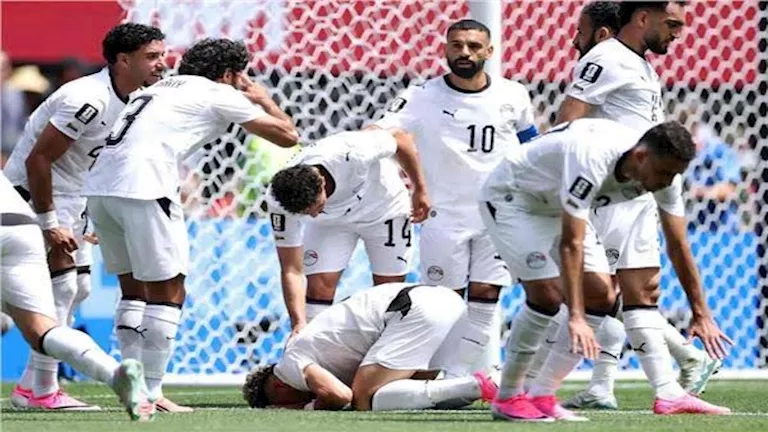 قبل مواجهة نيوزيلندا.. رسائل حماسية من جماهير كفر الشيخ لنجوم المنتخب - فيديو