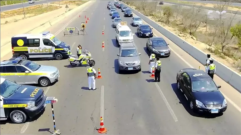 المرور يواصل حملاته.. سحب 652 رخصة وضبط 660 مخالفة ورفع 19 مركبة