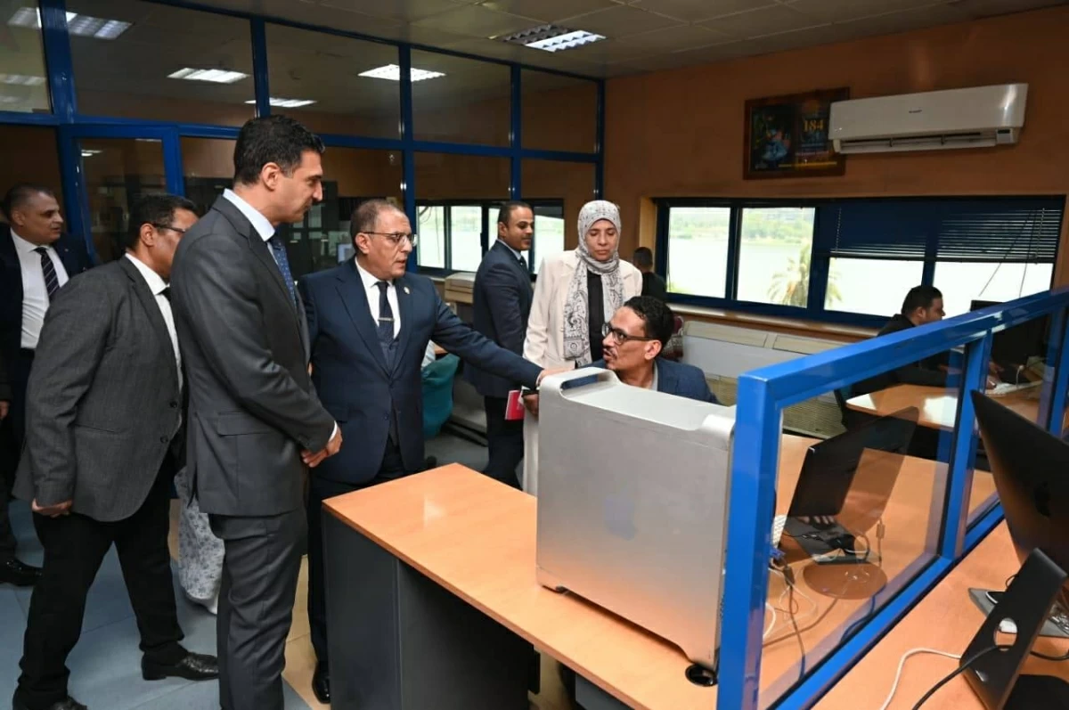 وزير الصناعة: التوسع فى تطبيق التحول الرقمى فى «المطابع الأميرية» وإدخال أحدث التقنيات