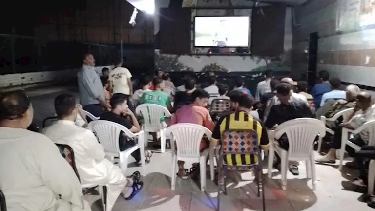 ترقب أمام الشاشات ودعوات الجماهير.. أجواء حماسية في بني سويف لمتابعة مباراة منتخب مصر