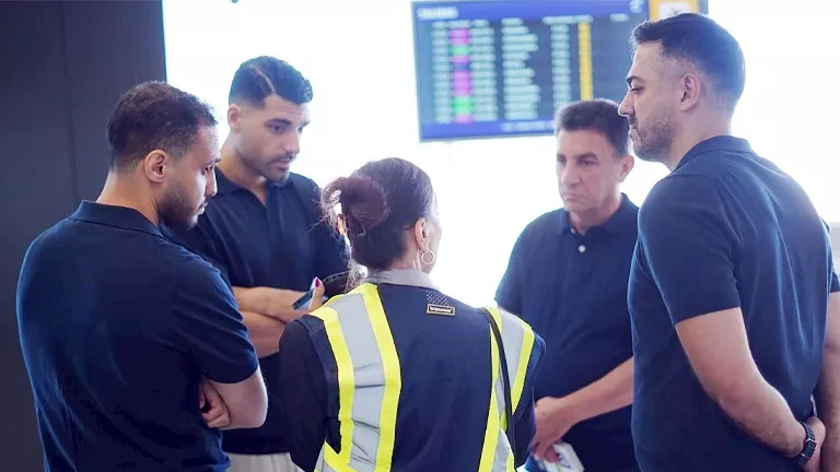 قبل مواجهة مصر.. احتجاز لاعبين يؤخر وصول بعثة إيران إلى سياتل