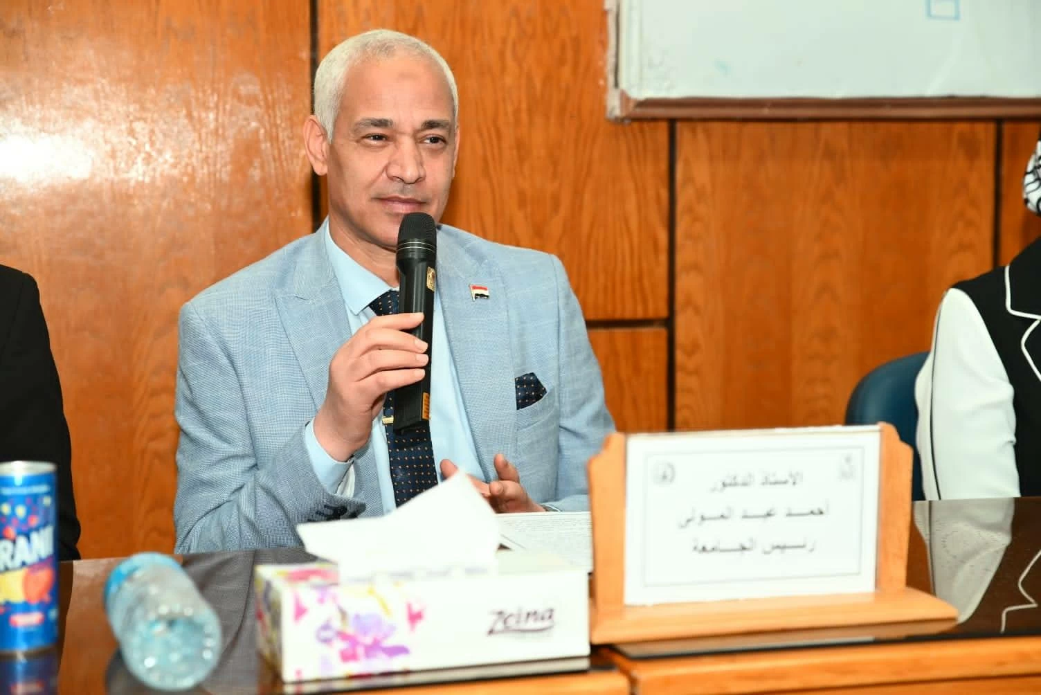 رئيس جامعة أسيوط يشهد احتفالية تكريم المتميزين فى الأنشطة الصيفية بكلية التجارة
