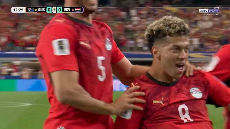 كيف تفاعل رواد مواقع التواصل الاجتماعي مع فوز مصر على أستراليا بالمونديال؟ (كوميك)