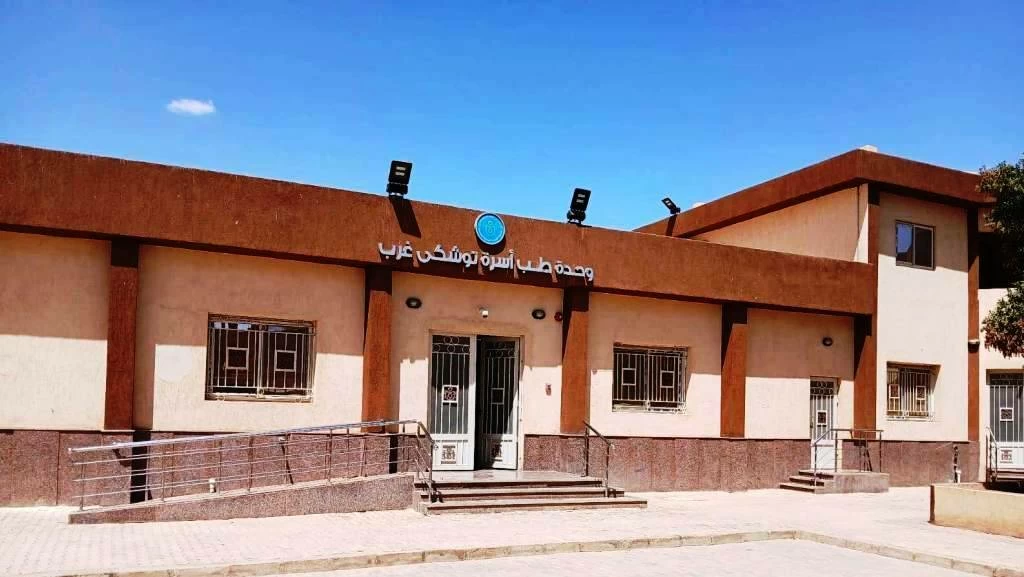 مرور مفاجئ على الوحدات الصحية بنصر النوبة في أسوان.. وتكليفات بتوفير نواقص الأدوية