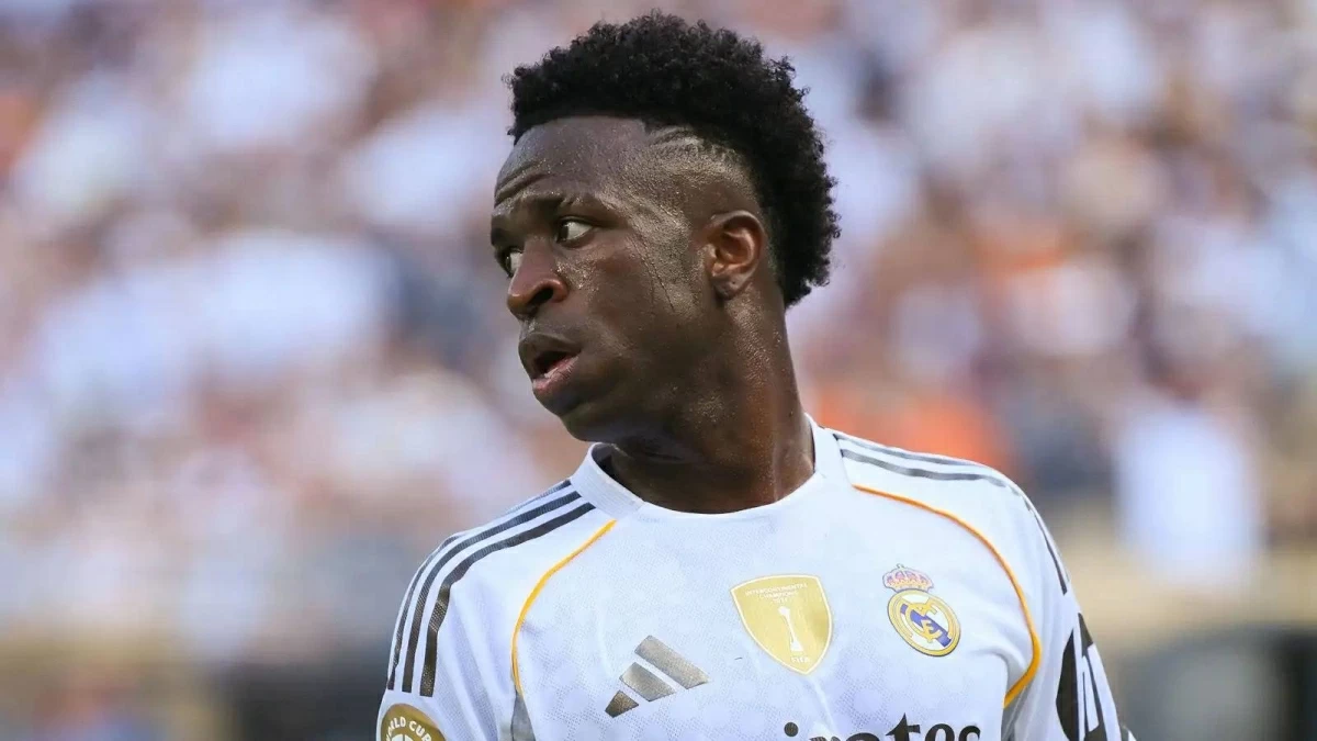 بعد تقارير قربه من آرسنال.. الكشف عن موقف فينيسيوس في ريال مدريد