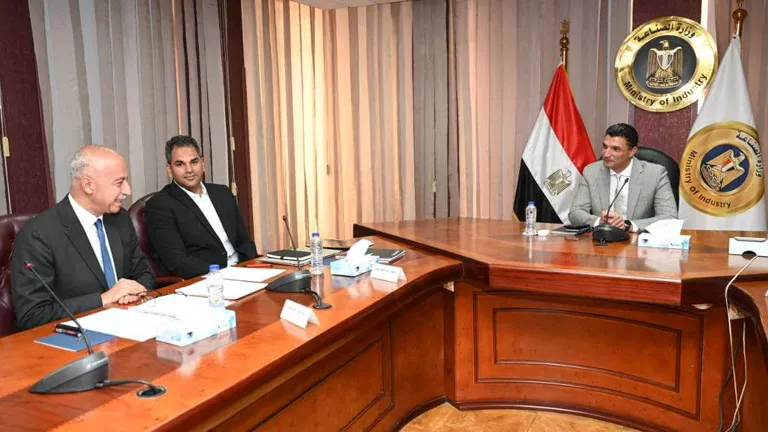 وزير الصناعة يبحث مع شركة أونا إلكتريك تعميق وتطوير التصنيع المحلي