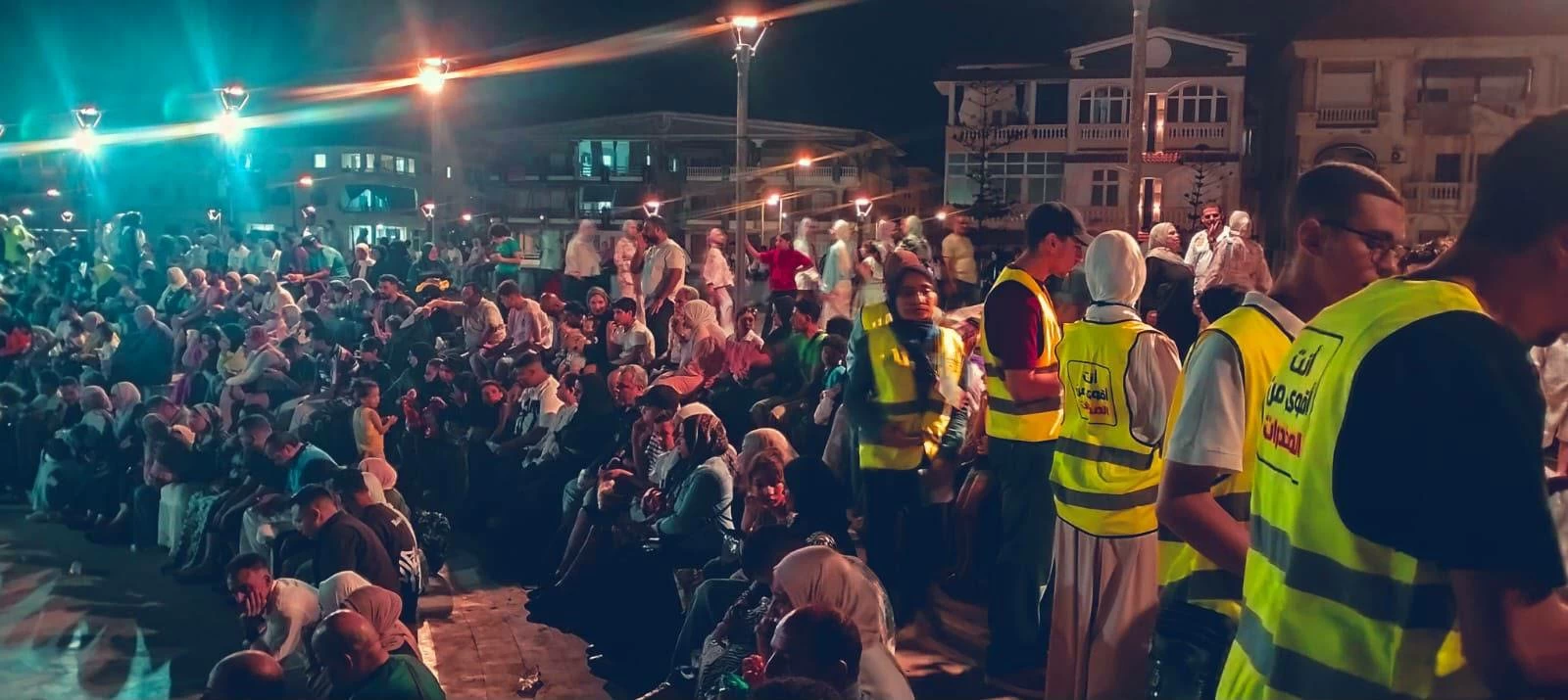 إقبال من المصطافين على وحدة البرامج الوقائية لصندوق مكافحة الإدمان برأس البر بدمياط