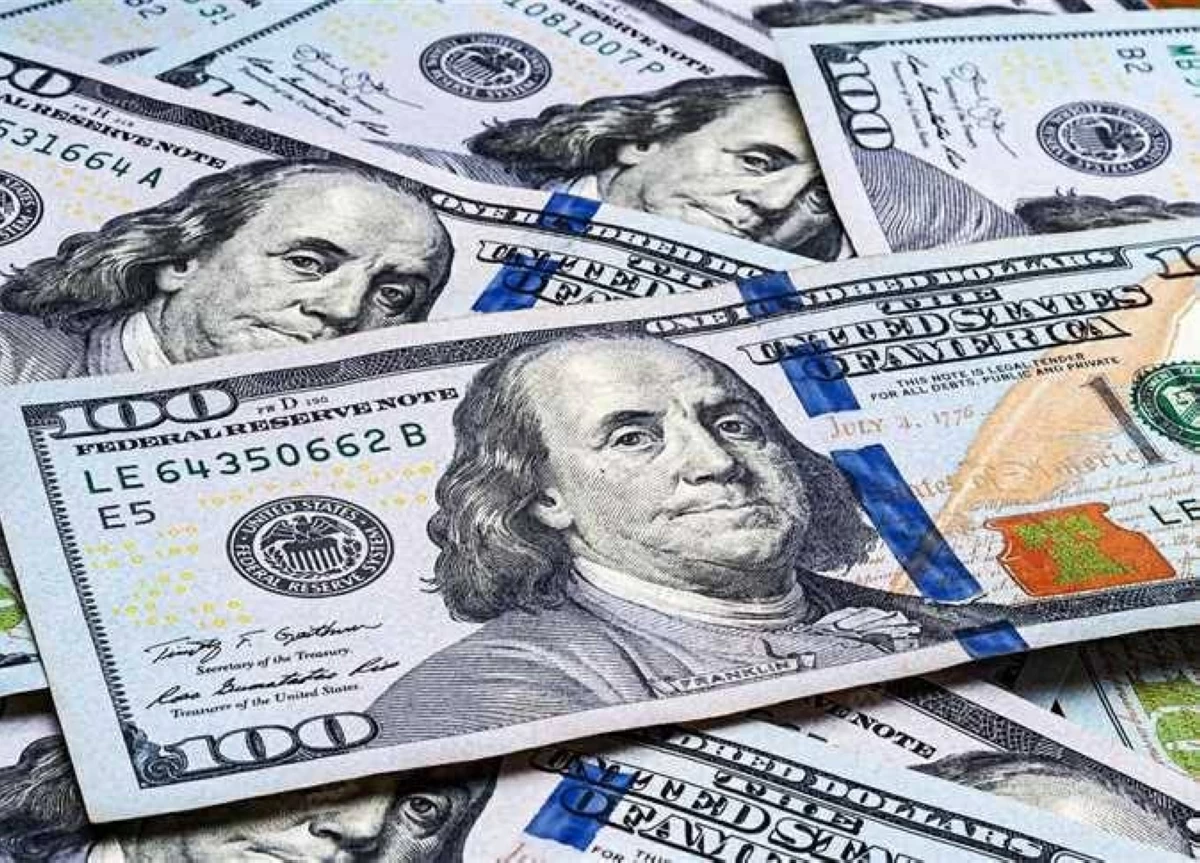 سعر الدولار يسجل أعلى مستوى عالميًا فى 13 شهرًا مع تصاعد رهانات رفع الفائدة الأمريكية