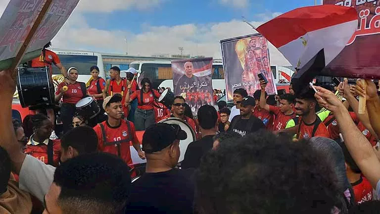 بث مباشر.. حشد جماهيري لاستقبال لاعبي منتخب مصر 