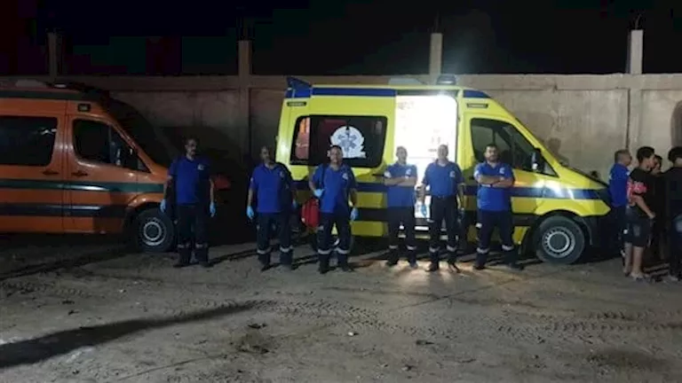الدفع بـ15 سيارة إطفاء و3 إسعافات للسيطرة على حريق بمصنع في أبو زعبل- صور