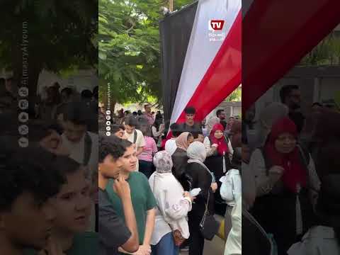 تفتيش الطلاب قبل الدخول لأداء امتحاني الدين والتربية الوطنية بالجيزة